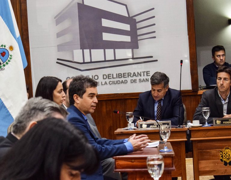 12-4-2018: AUTORIDADES DEL FORO DE ABOGADOS OCUPARON LA BANCA DEL VECINO DEL CONSEJO DELIBERANTE DE CAPITAL