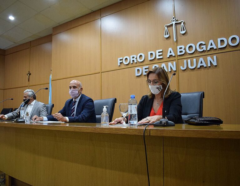 INAUGURACIÓN DEL PROGRAMA INTENSIVO DE CAPACITACIÓN EN SISTEMA PROCESAL PENAL ACUSATORIO Y ADVERSARIAL. “TÉCNICAS DE LITIGACIÓN ORAL ORIENTADAS A ABOGADOS EN LA DEFENSA PENAL”