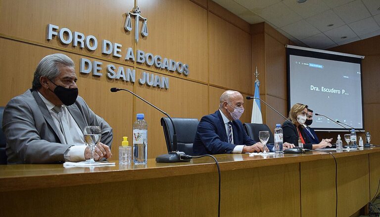 INAUGURACIÓN DEL PROGRAMA INTENSIVO DE CAPACITACIÓN EN SISTEMA PROCESAL PENAL ACUSATORIO Y ADVERSARIAL. “TÉCNICAS DE LITIGACIÓN ORAL ORIENTADAS A ABOGADOS EN LA DEFENSA PENAL”