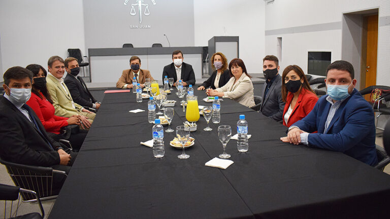 EL FORO DE ABOGADOS SE REUNIÓ CON LA CORTE DE JUSTICIA