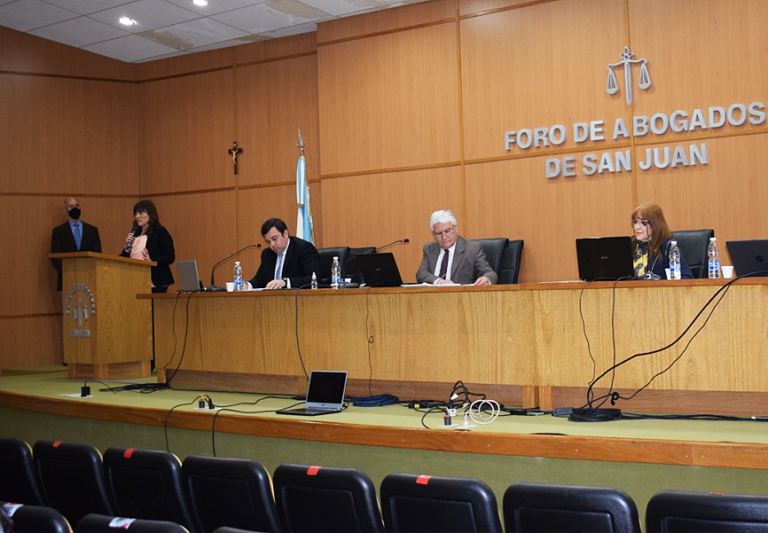 GRAN DEBATE DE CANDIDATOS EN EL FORO DE ABOGADOS
