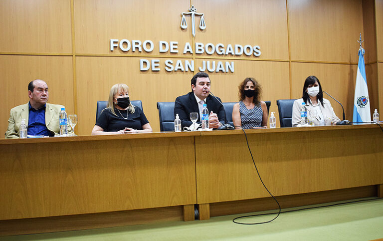 A INSTANCIAS DEL INSTITUTO DE LA MUJER Y GÉNERO SE LLEVÓ A CABO LA PRIMERA JORNADA DE CAPACITACIÓN SOBRE LEY MICAELA A CARGO DEL MINISTERIO DE DESARROLLO HUMANO EN EL FORO DE ABOGADOS.