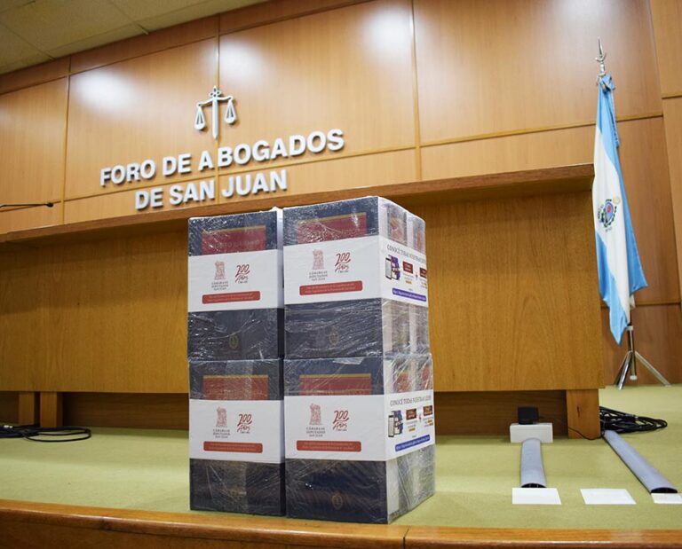 EL 26/10/21 SE REALIZÓ LA ENTREGA DE DIGESTOS JURÍDICOS QUE RECIBIÓ EL FORO DE ABOGADOS DE PARTE DE LA LEGISLATURA PROVINCIAL.
