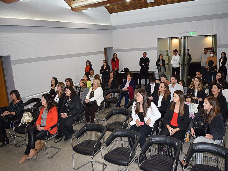 ENTREGA DE CERTIFICADOS PROGRAMA DE ACTUALIZACIÓN EN DERECHO DE FAMILIA Y SUCESIONES