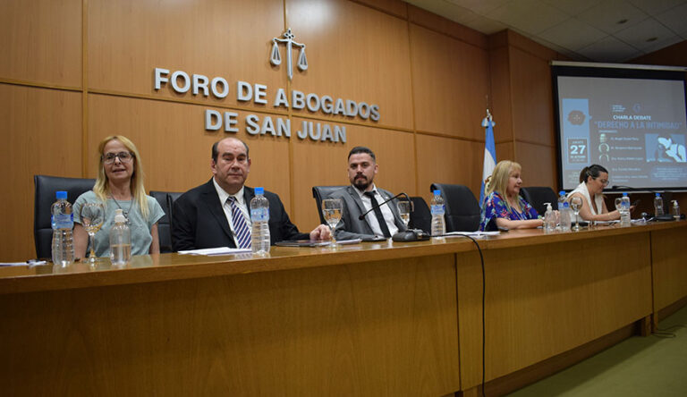 SE REALIZÓ EN EL FORO LA CHARLA DEBATE “DERECHO A LA INTIMIDAD”