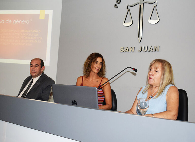 EN EL MES DE LA MUJER SE REALIZÓ UN CONVERSATORIO SOBRE “VIOLENCIA Y SUS CONSECUENCIAS” ORGANIZADO POR EL INSTITUTO DE LA MUJER Y GÉNERO