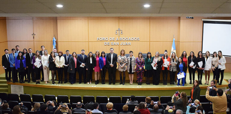 28 NUEVOS MATRICULADOS HICIERON SU JURAMENTO EN EL FORO DE ABOGADOS