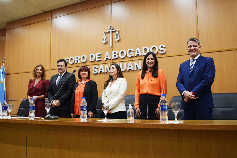 EN EL DÍA DE LA ABOGACÍA, EL FORO DE ABOGADOS ENTREGÓ MEDALLAS A LOS ABOGADOS/AS QUE CUMPLIERON 50 Y 25 AÑOS DE PROFESIÓN