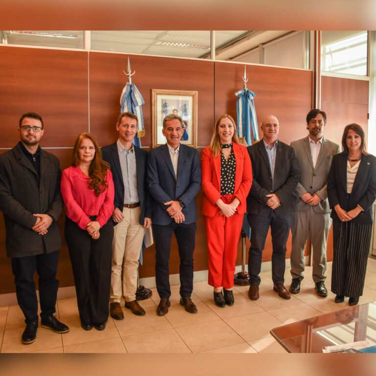 Reunión entre el Ministerio de Gobierno, el Foro de Abogados y el Consejo Profesional de Ciencias Económicas sobre el funcionamiento de la Inspección General de Personas Jurídicas.