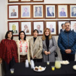 placa conmemorativa 20